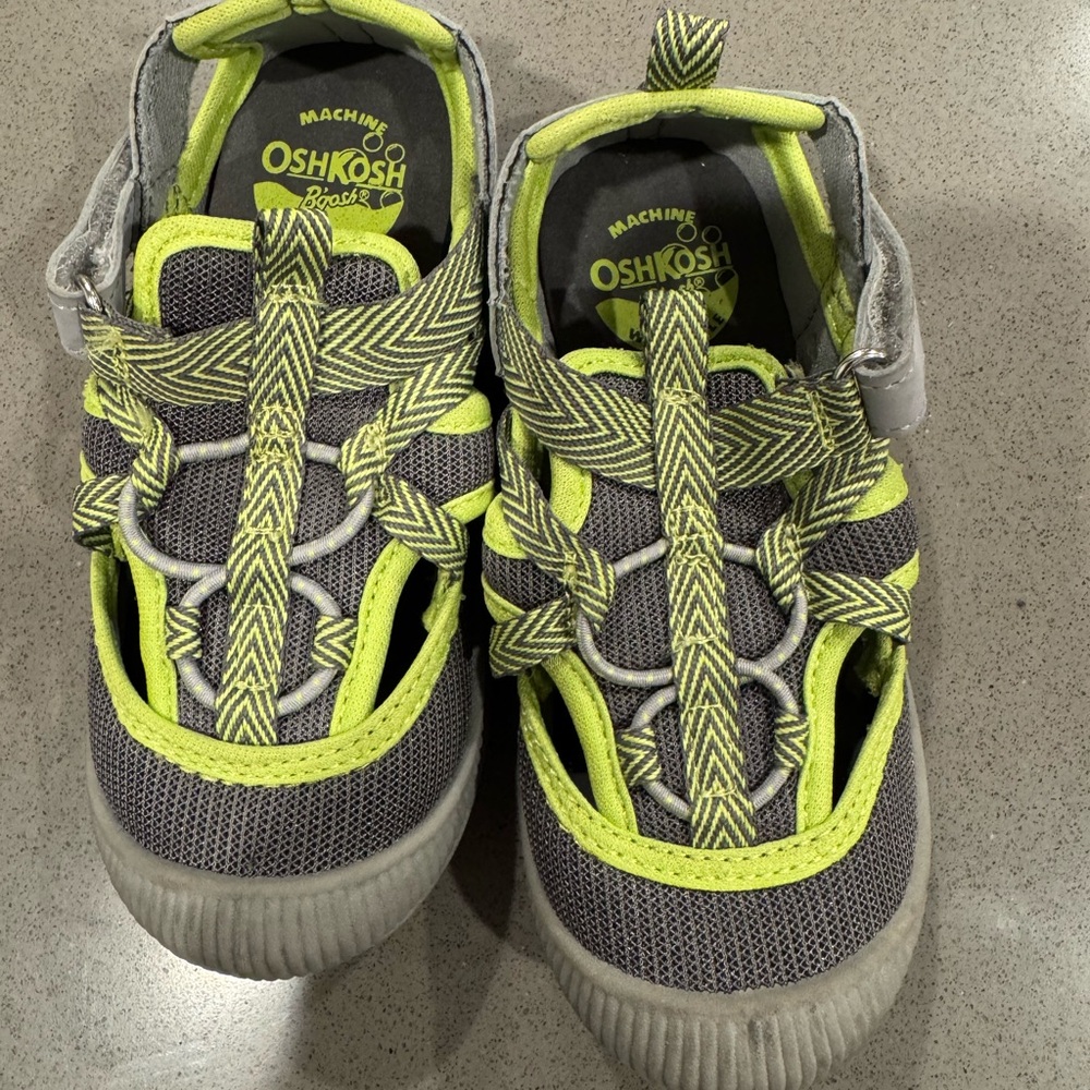 OshKosh Ever Play Kids Water Shoes Size 9 Gray Neon Green Sandals Boys Girls